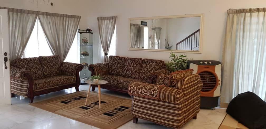 Tun Perak Homestay Rawang Eksteriør bilde